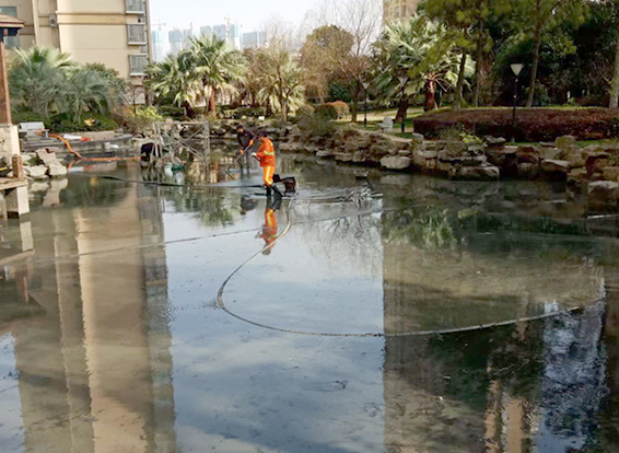 新干景观池淤泥清理
